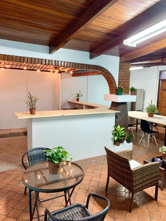 Global House CR Hostel Backpackers Alajuela Habitación compartida 2 Camas por Habitación Exterior foto