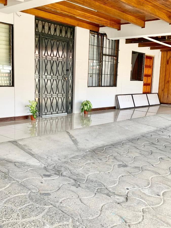 Global House CR Hostel Backpackers Alajuela Habitación compartida 2 Camas por Habitación Exterior foto